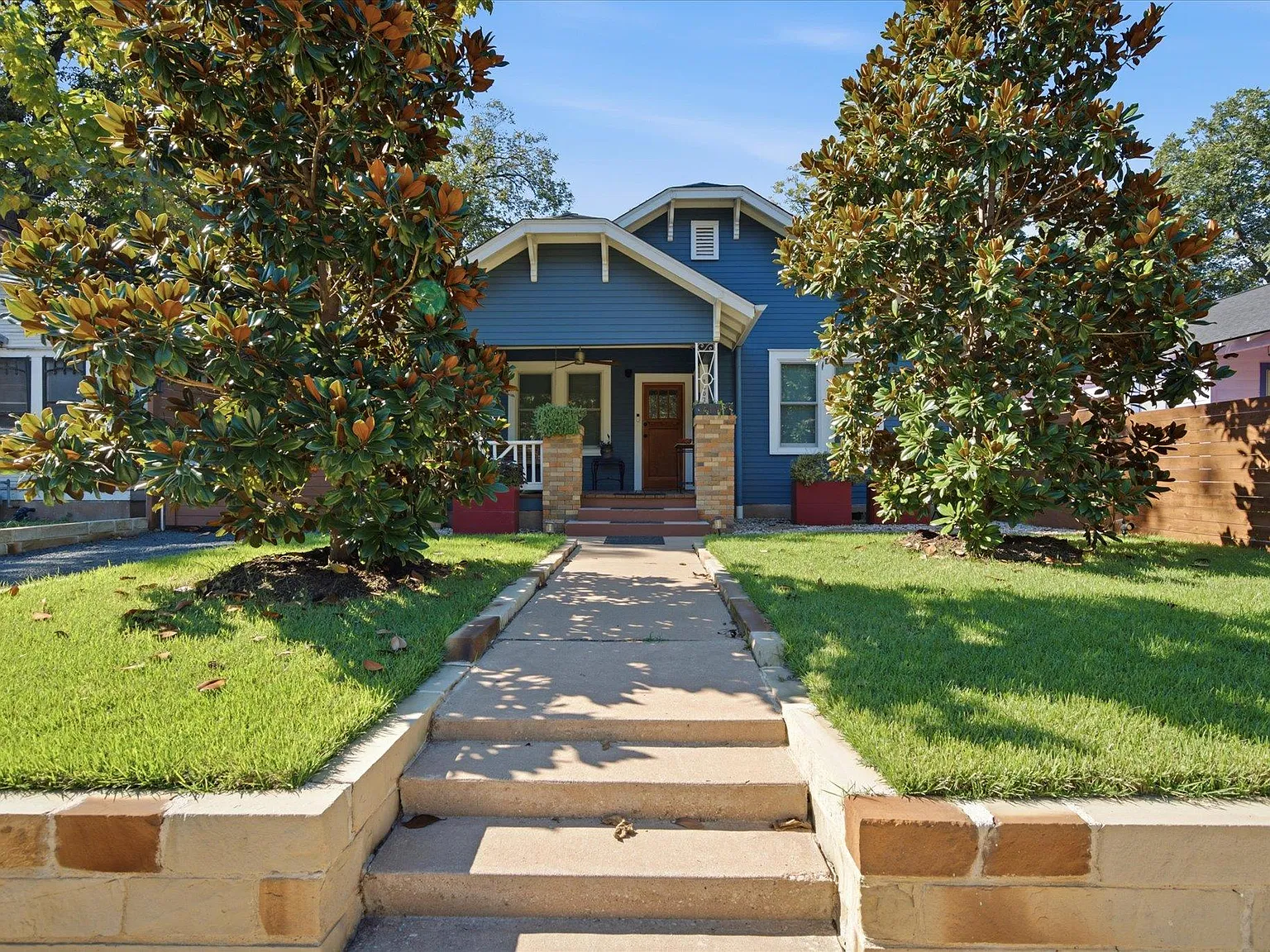 3 bed, 2.0 bath, 1344 sqft, $3,850 — Photo 1