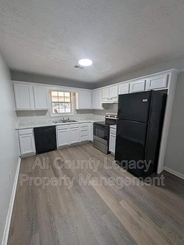 Building Photo - 3321 Southridge Dr #A