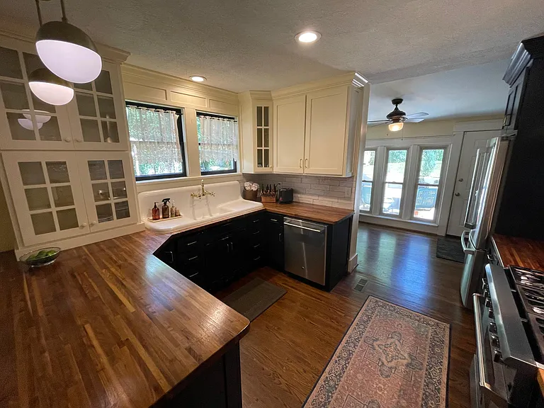 1306 Stratford Ave — Photo 7