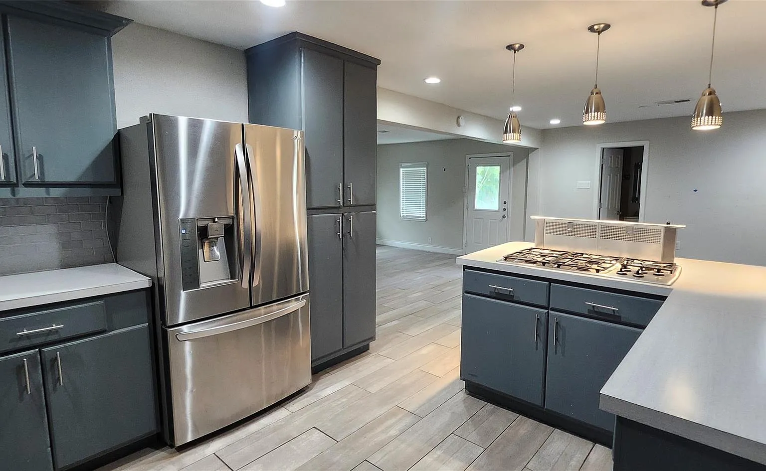3 bed, 2.0 bath, 1817 sqft, $1,800 — Photo 2