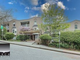 65 1st St