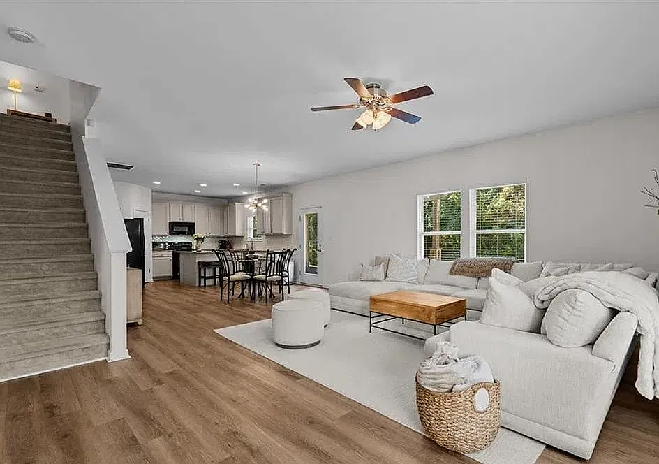4 bed, 2539 sqft, $2,800 — Photo 4