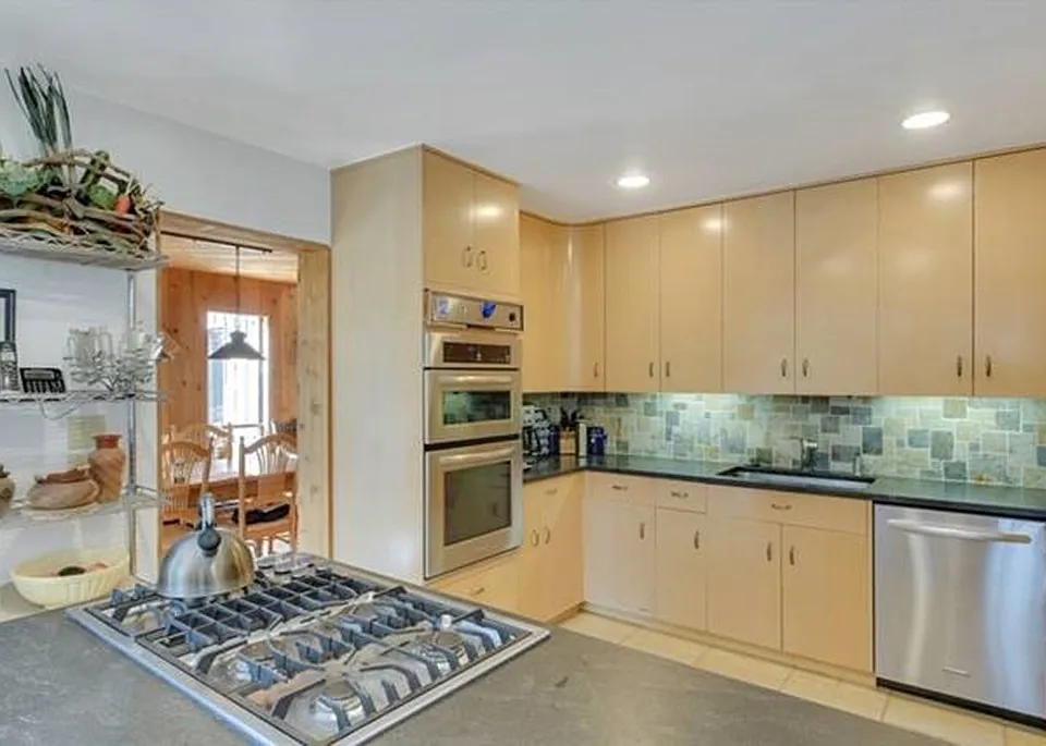1 Spread Oak Ln