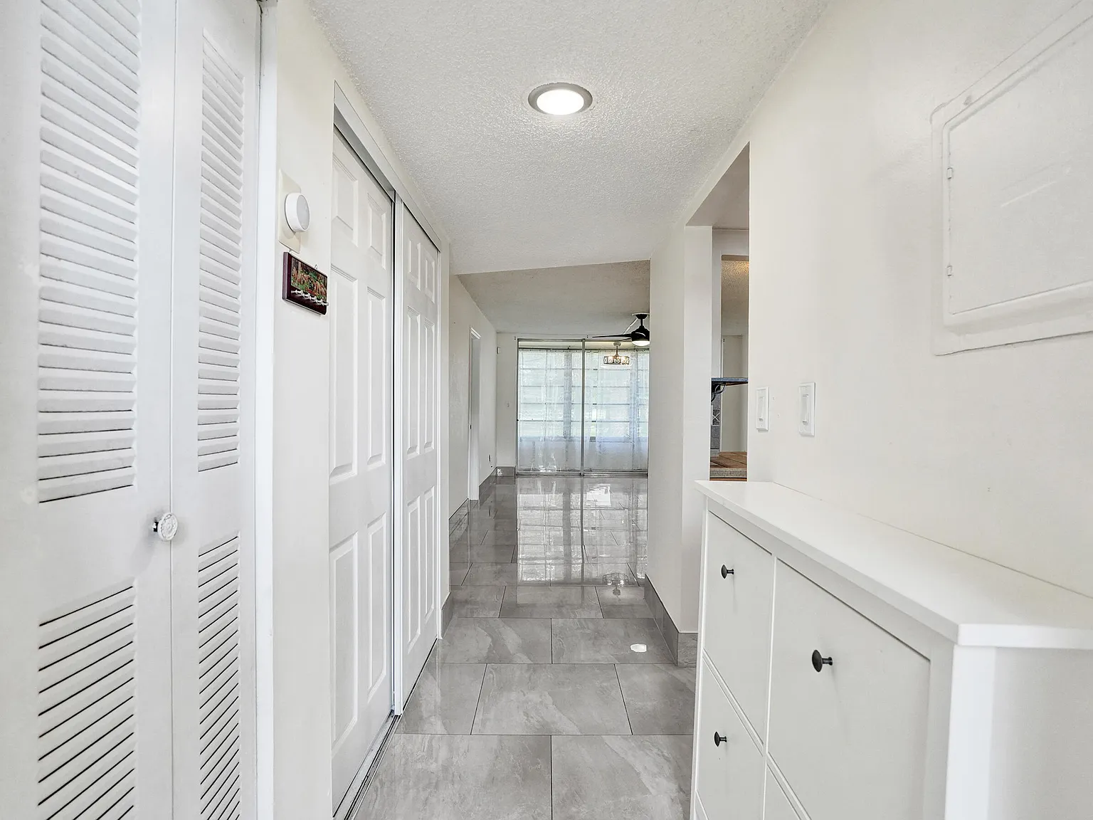 2 bed, 2.0 bath, 1025 sqft, $2,100 — Photo 2