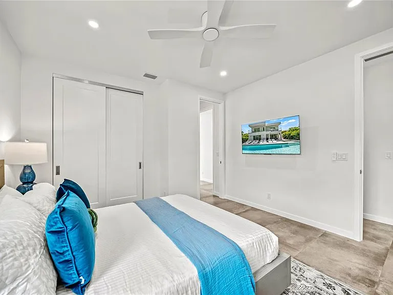 2327 Hillview St — Photo 32