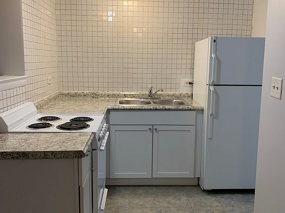 3rd image of 1417 N Broadway Ave #3