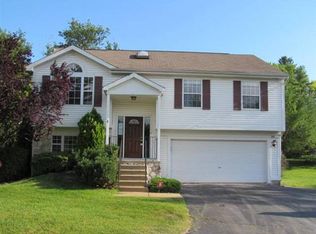 961 Hidden Valley Dr, Lake Orion, MI