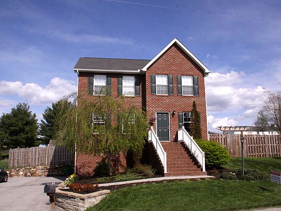 4th image of 980 New Village Dr NW