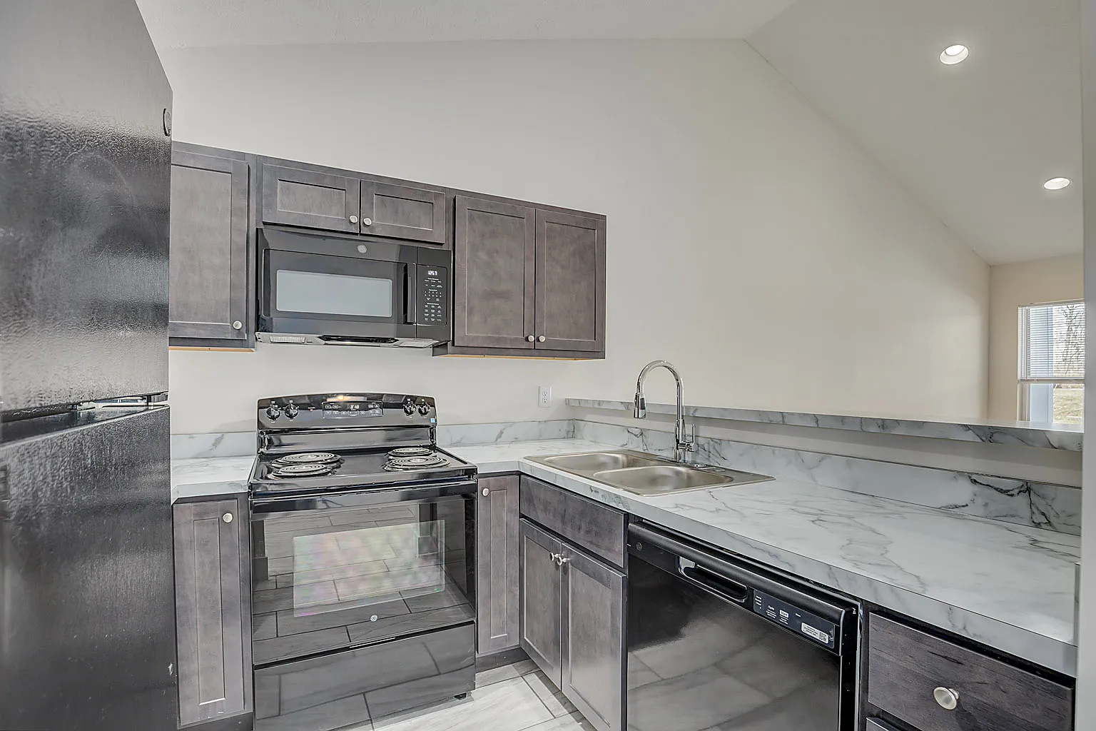 2 bed, 750 sqft, $1,295 — Photo 3