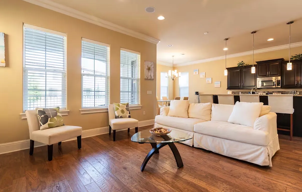 4 bed, 3.5 bath, 2318 sqft, $5,000 — Photo 2
