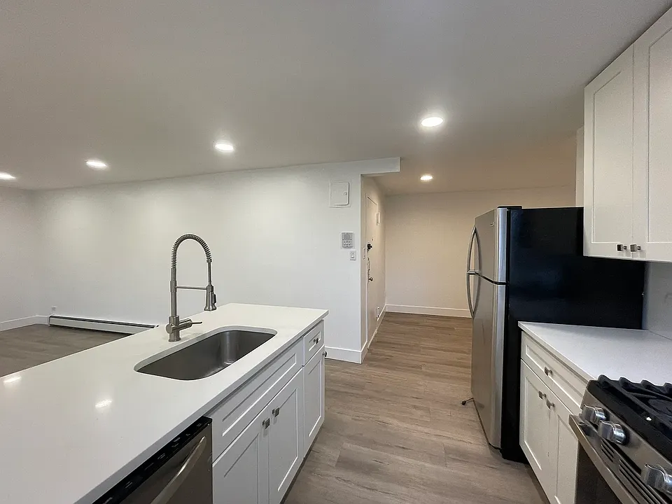 6154 Riverdale Ave #6