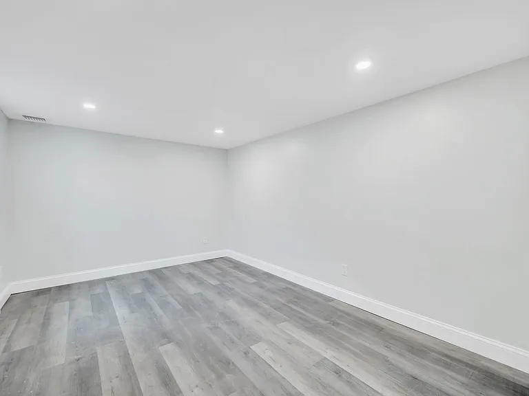 615 Macdonald Ave #B — Photo 11