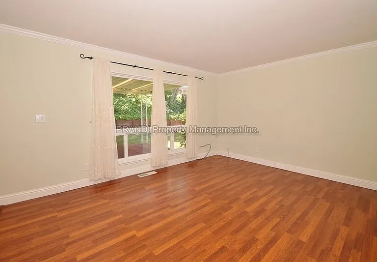26 Driftwood Ave — Photo 6