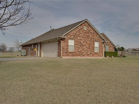 5th image of 887 Oaklawn Dr