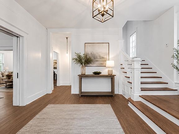 4th image of 1556 Court Ave