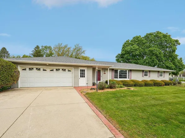 718 Marigold STREET, Oconomowoc, WI 53066