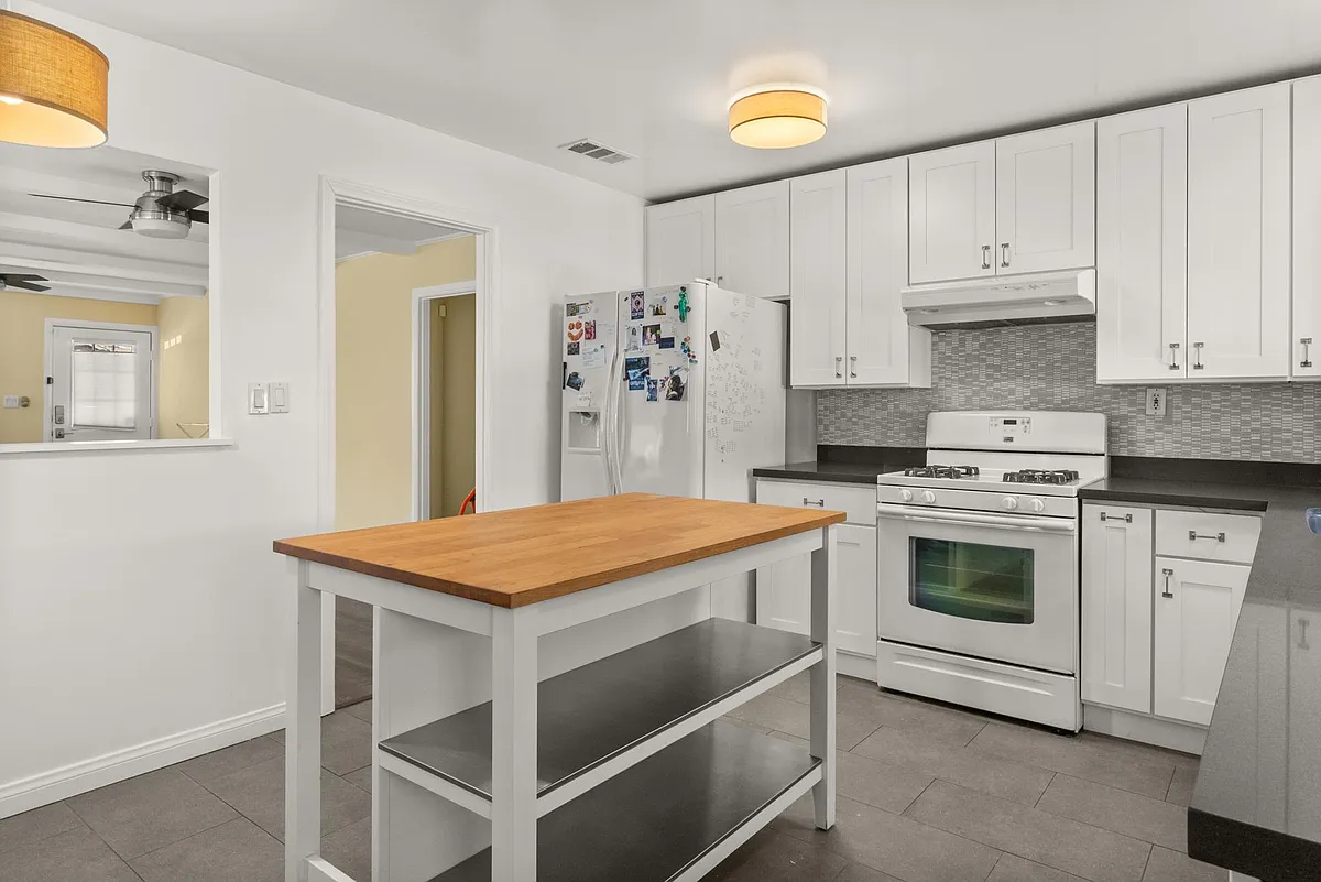 Building Photo - 3124 Helms Ave