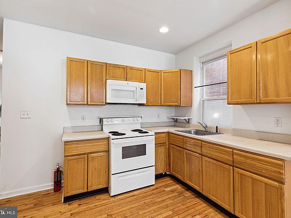 4th image of 215 Buckingham Pl