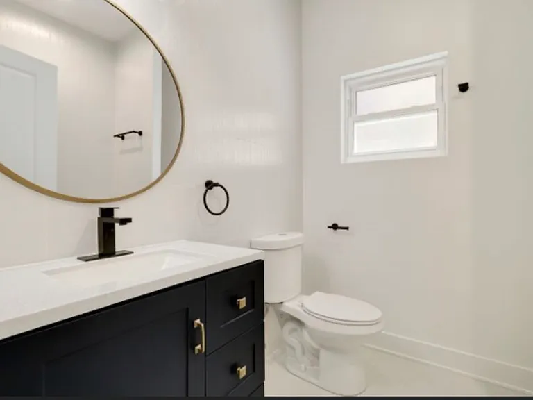 2103 N Kostner Ave #1 — Photo 11