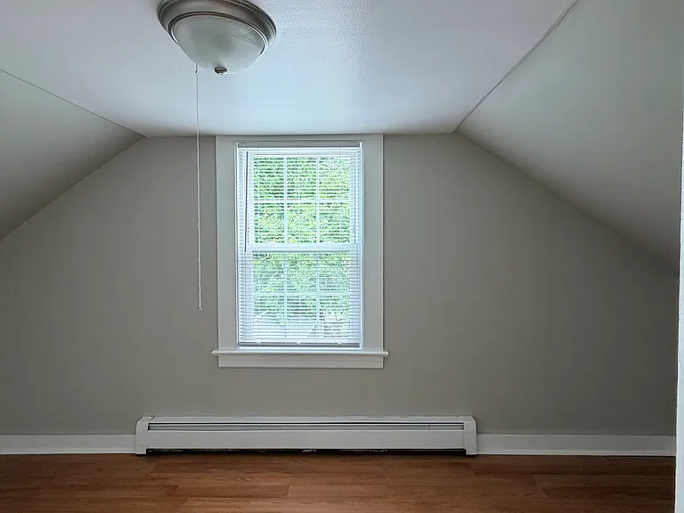 18 Maple St — Photo 16