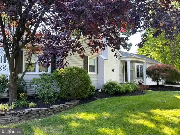 3 Windsor Pl, Mount Holly, NJ 08060