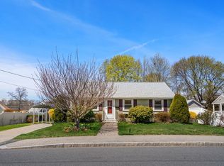 99 Proctor Rd, Braintree, MA 02184