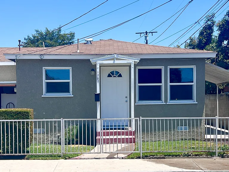 Orange Ave — Photo 1