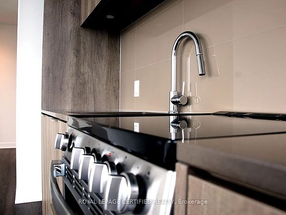 5th image of 448 Burnhamthorpe Rd W #5011