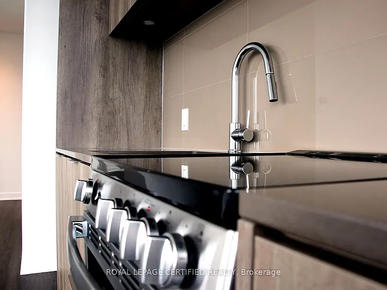 448 Burnhamthorpe Rd W #5011 — Photo 5