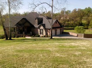 444 Whitcliff Dr, Cave Springs, AR 72718