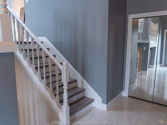 5th image of 1402 Rushwood Cres