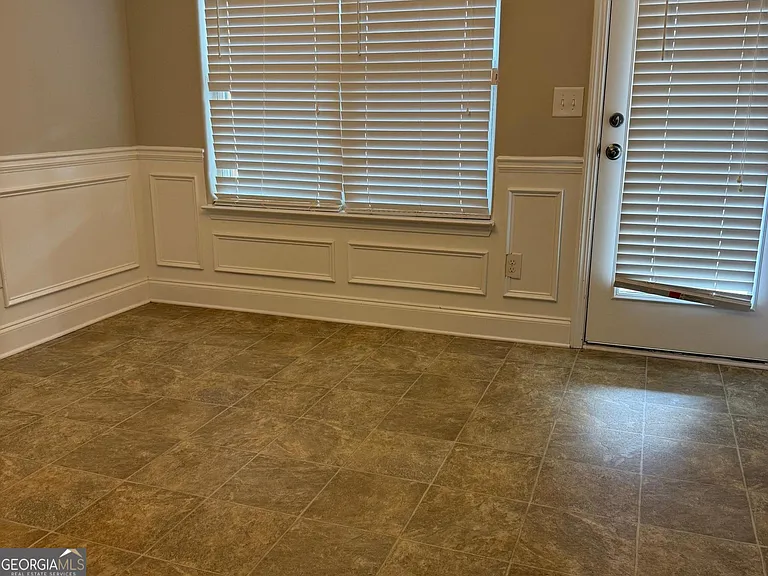 125 Leland Ln — Photo 11