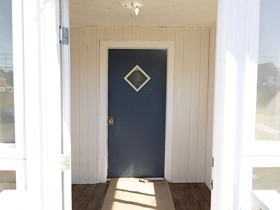 3rd image of 2417 Queets Ave