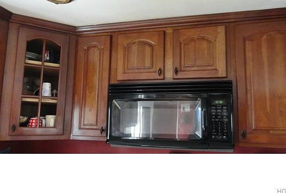 3rd image of 6 Continental Dr