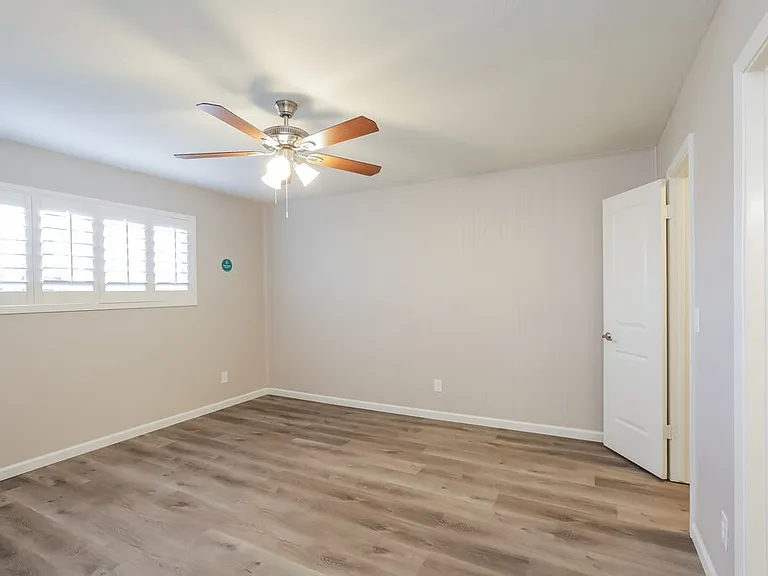 8402 S 15th Way — Photo 10
