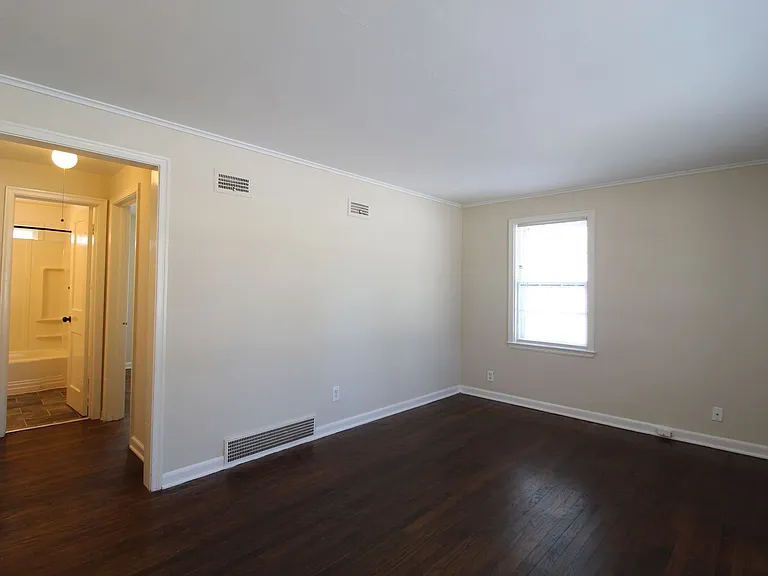 4401 S Parkway Dr — Photo 2