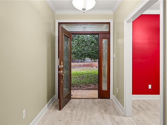4th image of 1056 Philadelphia Rd
