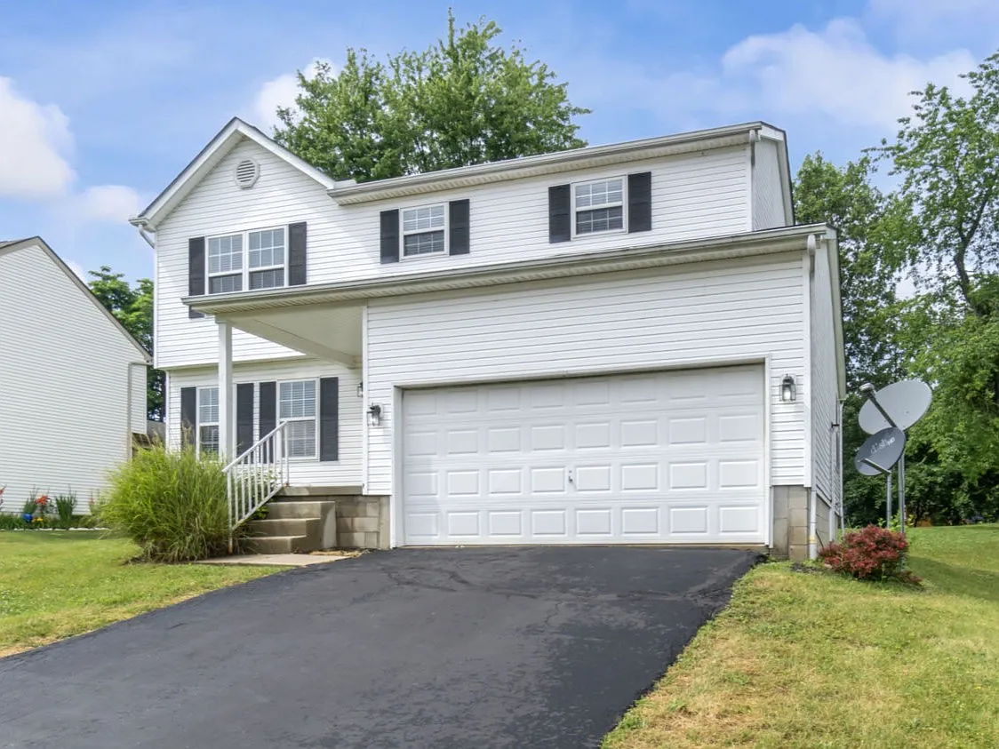 4 bed, 2.5 bath, 1824 sqft, $2,460 — Photo 1