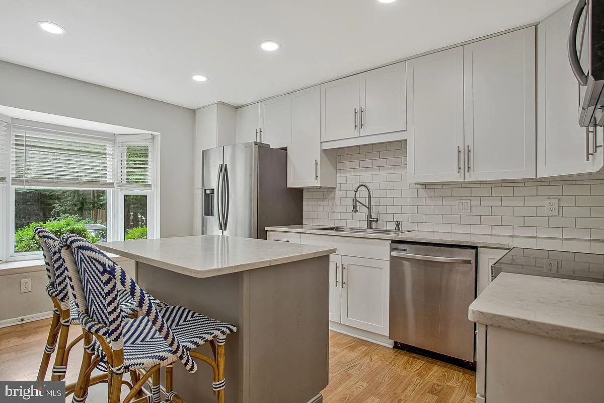 3 bed, 3.5 bath, 2344 sqft, $3,250 — Photo 2