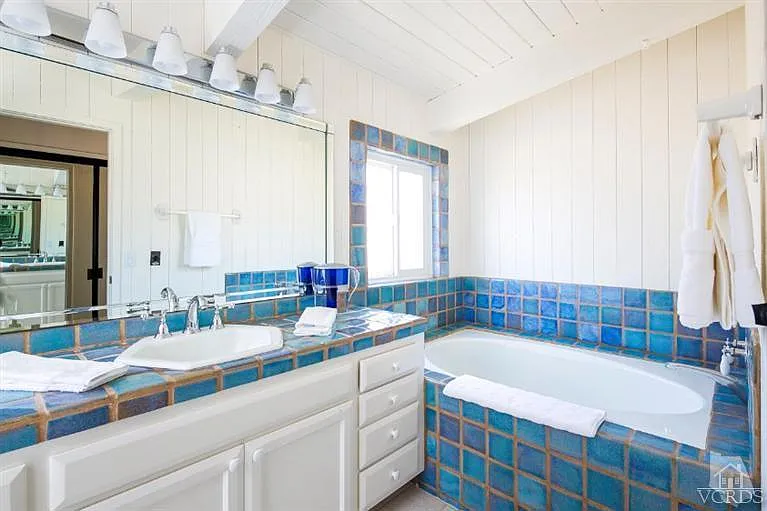 4025 Ocean Dr — Photo 28