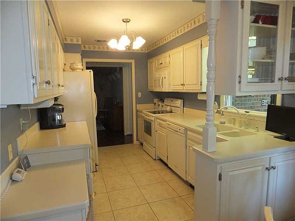 3rd image of 437 N Stewart St
