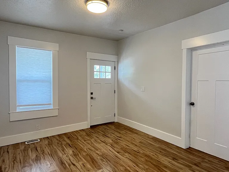 810 W Arapahoe Ave — Photo 4