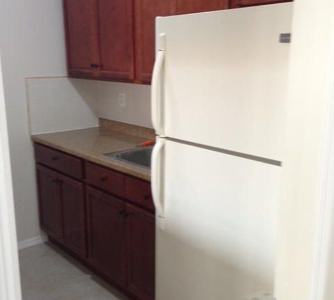 5th image of 588 Kosciuszko St #2