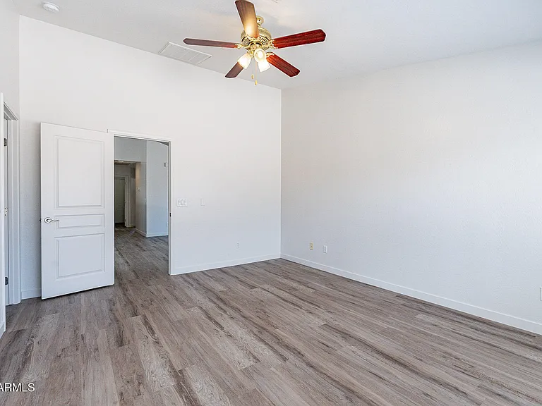 24866 W Huntington Dr — Photo 26