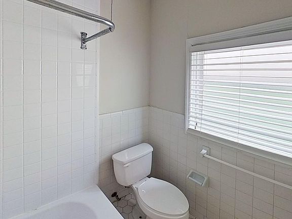 4th image of 139 Wentworth St APT B