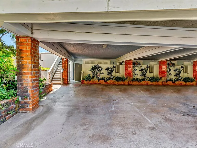 714 Cliff Dr — Photo 36