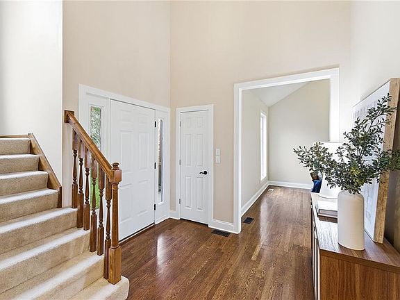 5th image of 407 Shady Ln
