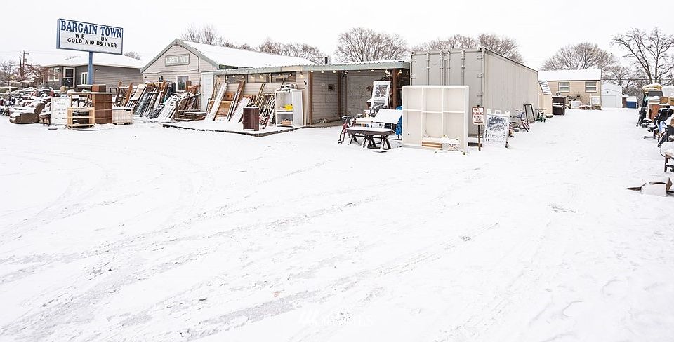 1st image of 3835 E Broadway Ave