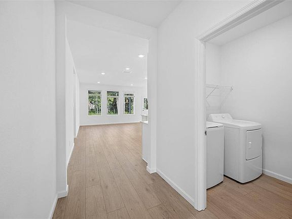 5th image of 5087 Loggia Ln