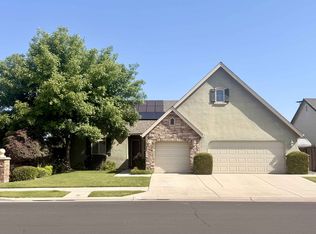 481 W Warwick Ave, Clovis, CA 93619